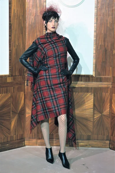 Look 16